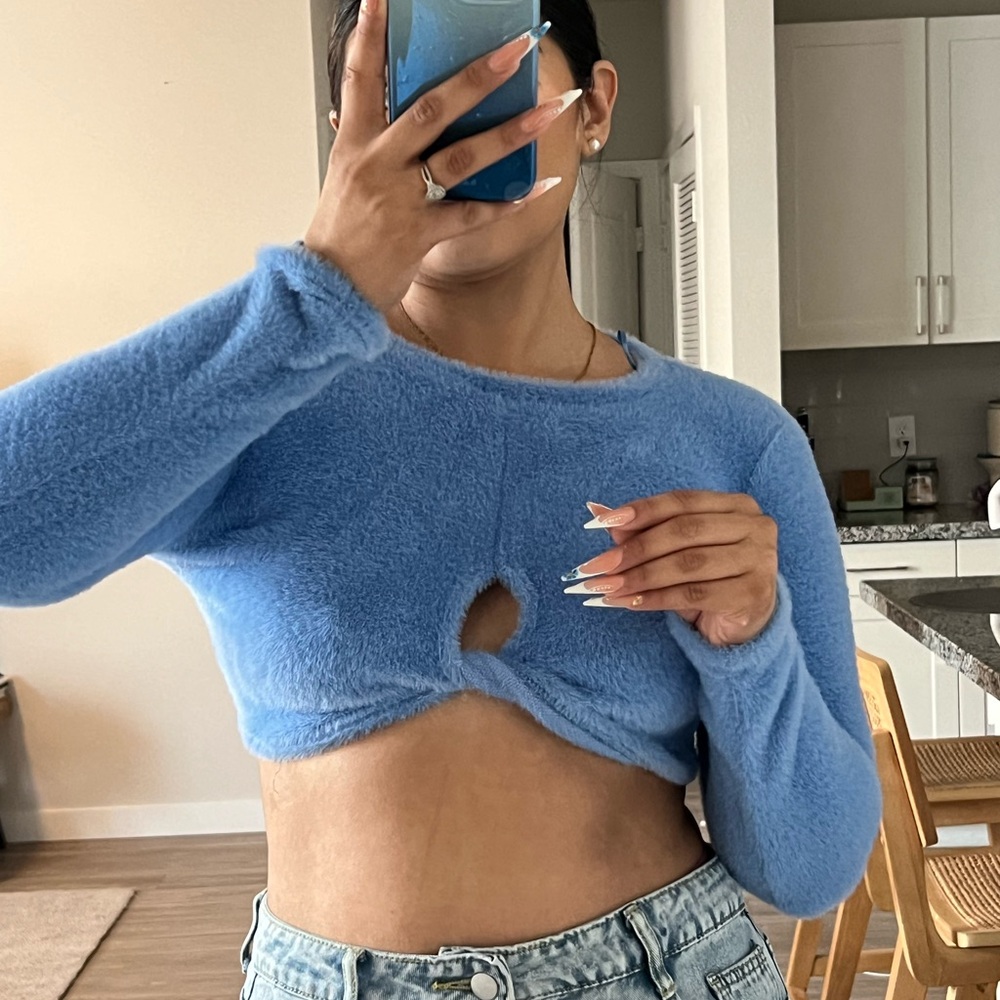 Fuzzy Crop Top - Picture 4 of 4